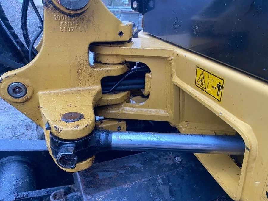 Caterpillar 302.7D avec BRH et 4 Godets + Remorque – Image 52