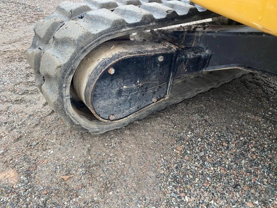 Caterpillar 302.7D avec BRH et 4 Godets + Remorque – Image 60