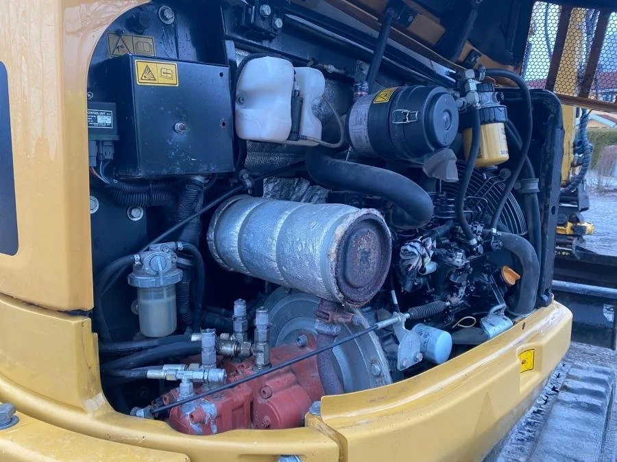 Caterpillar 302.7D avec BRH et 4 Godets + Remorque – Image 65