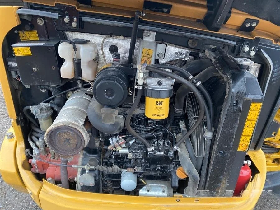 Caterpillar 302.7D avec BRH et 4 Godets + Remorque – Image 67