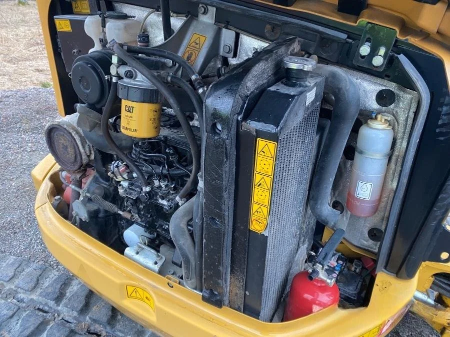 Caterpillar 302.7D avec BRH et 4 Godets + Remorque – Image 68