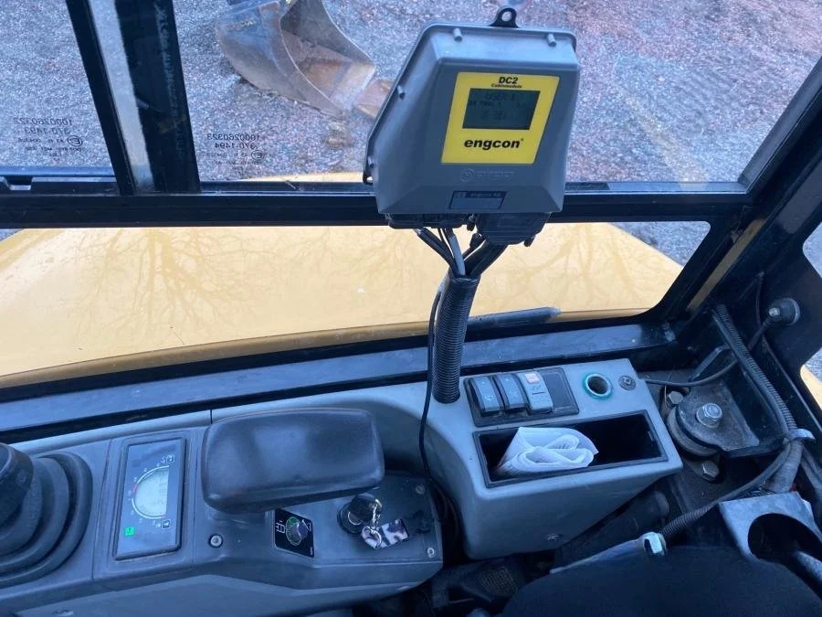 Caterpillar 302.7D avec BRH et 4 Godets + Remorque – Image 78