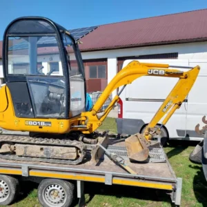 Mini Pelle Jcb 8018 CTS avec Accessoires et Remorque