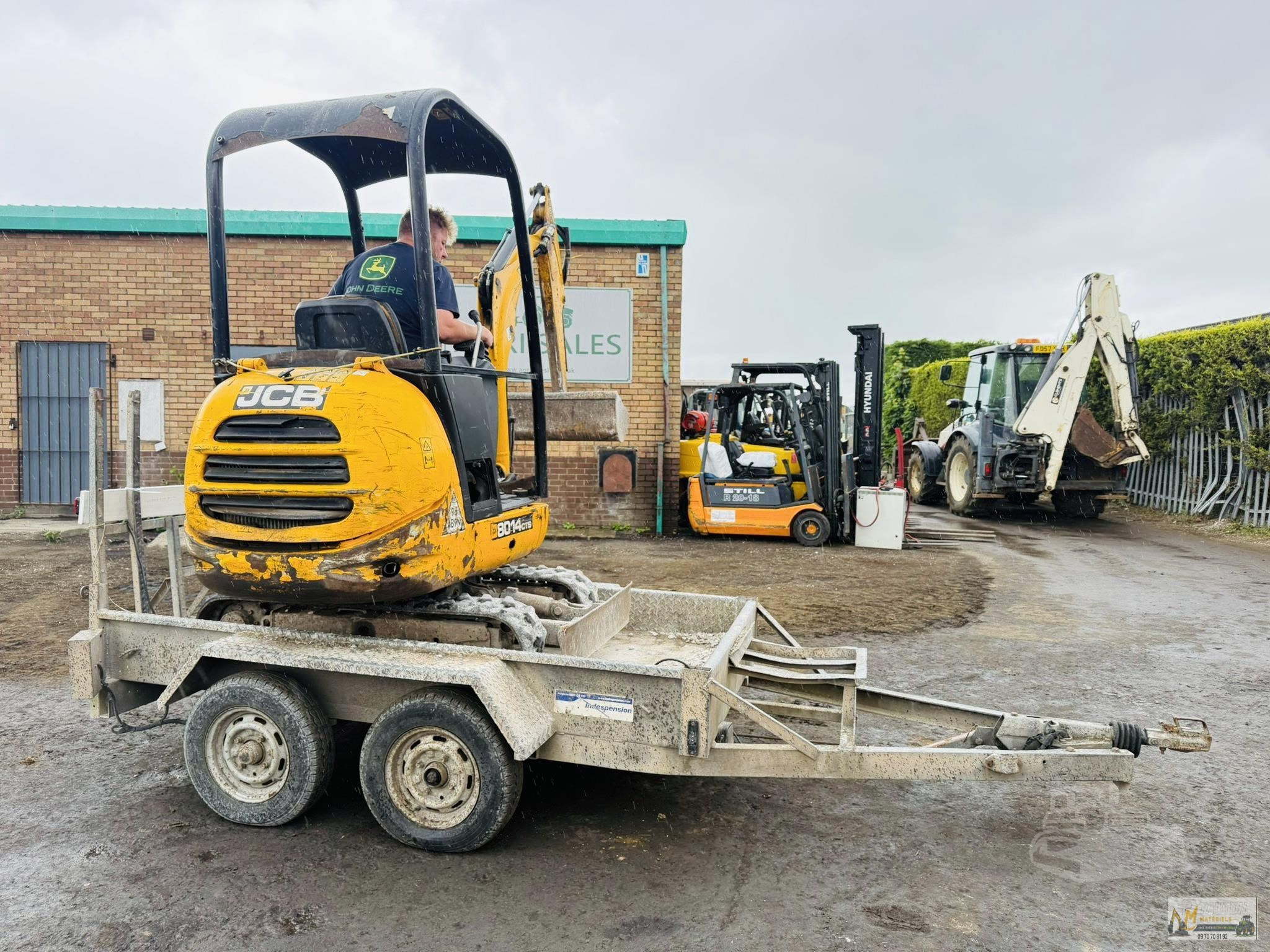 Mini Pelle JCB 8014 CTS avec Remorque et 4 Godets – Image 14