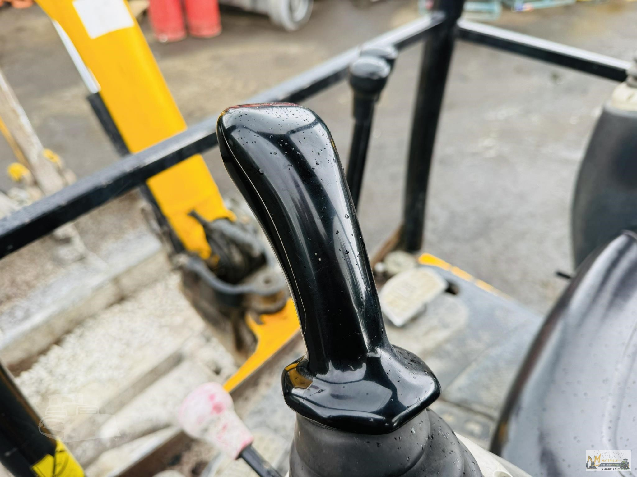 Mini Pelle JCB 8014 CTS avec Remorque et 4 Godets – Image 2