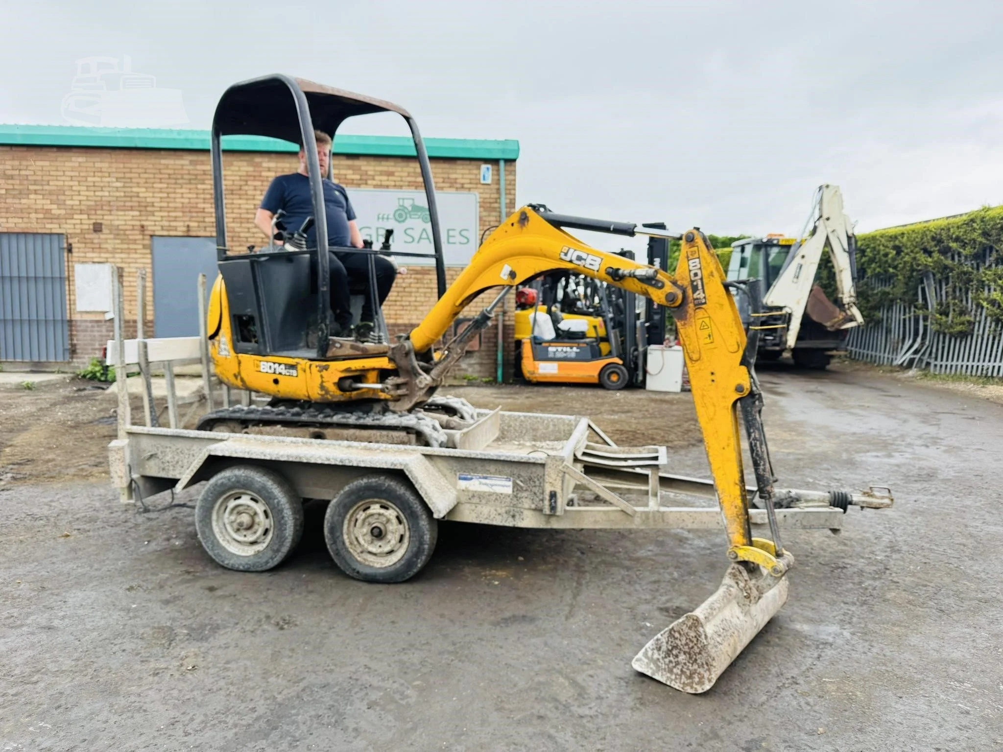 Mini Pelle JCB 8014 CTS avec Remorque et 4 Godets