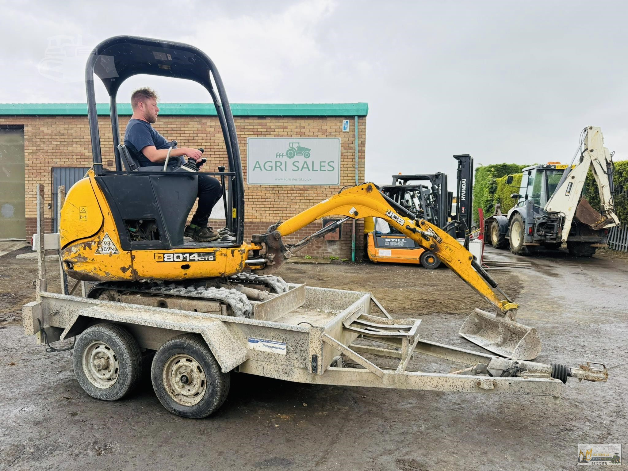 Mini Pelle JCB 8014 CTS avec Remorque et 4 Godets – Image 5
