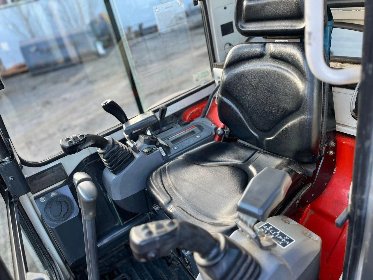 Kubota U25 avec 3 Godets et Remorque et BRH – Image 5