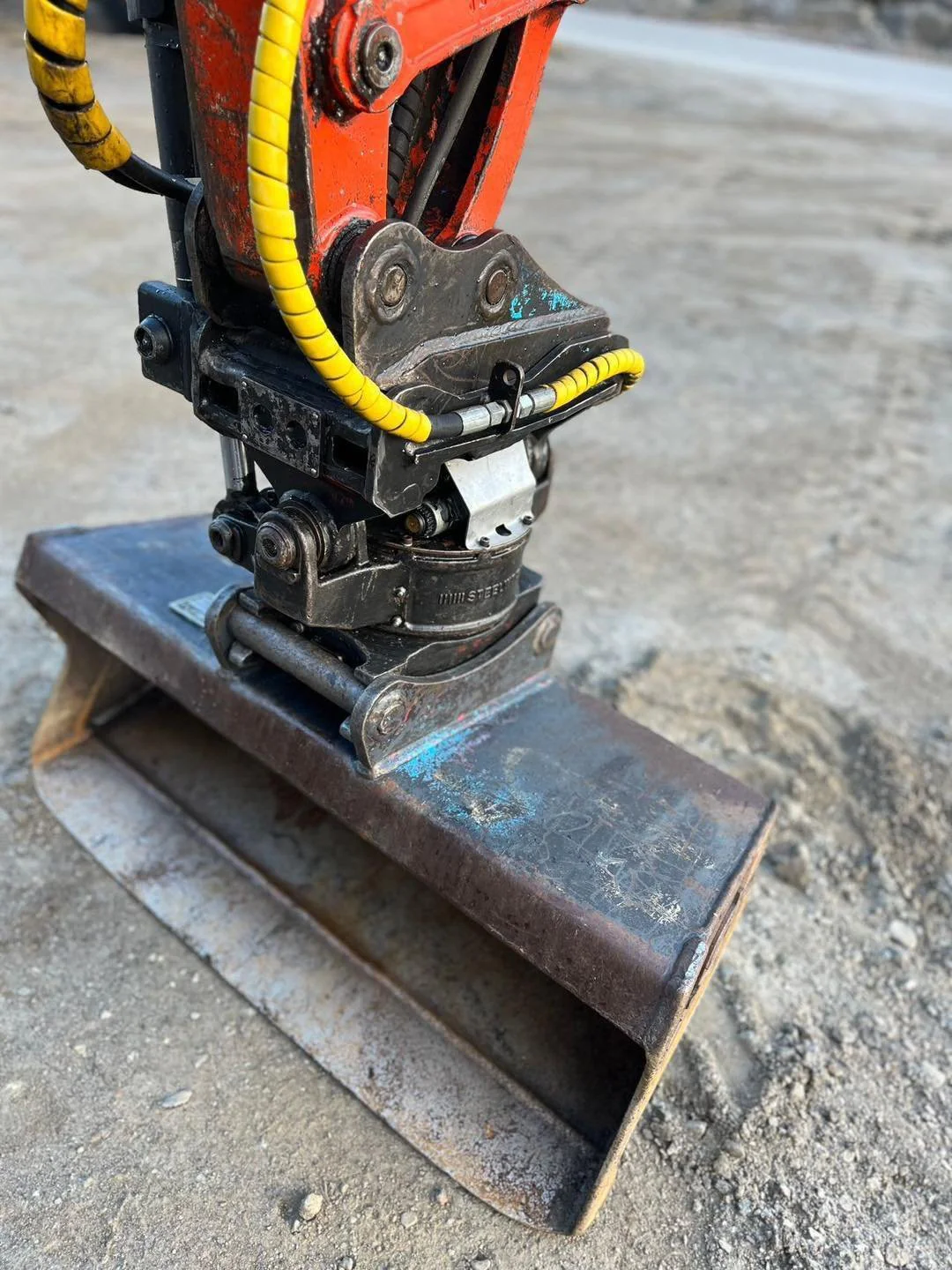 Kubota U25 avec 3 Godets et Remorque et BRH – Image 6