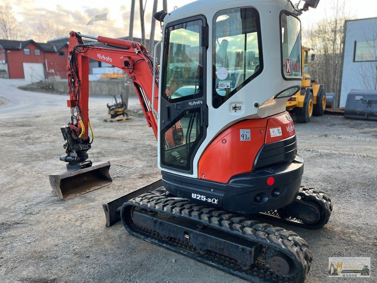 Kubota U25 avec 3 Godets et Remorque et BRH – Image 7