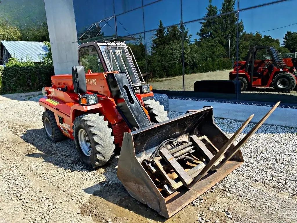 Chariot télescopique Manitou BT420 Fourches/ Godet/ Fouches à fumier – Image 22