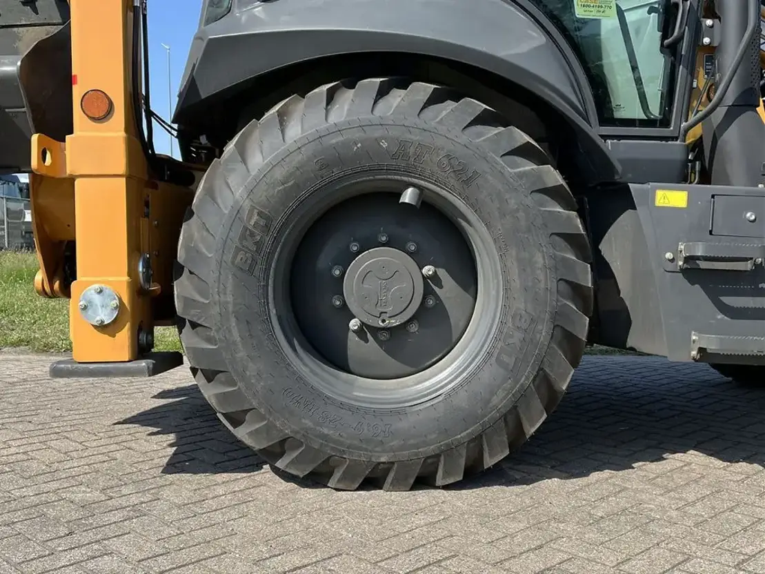 Tractopelle Case 851FX – Image 5