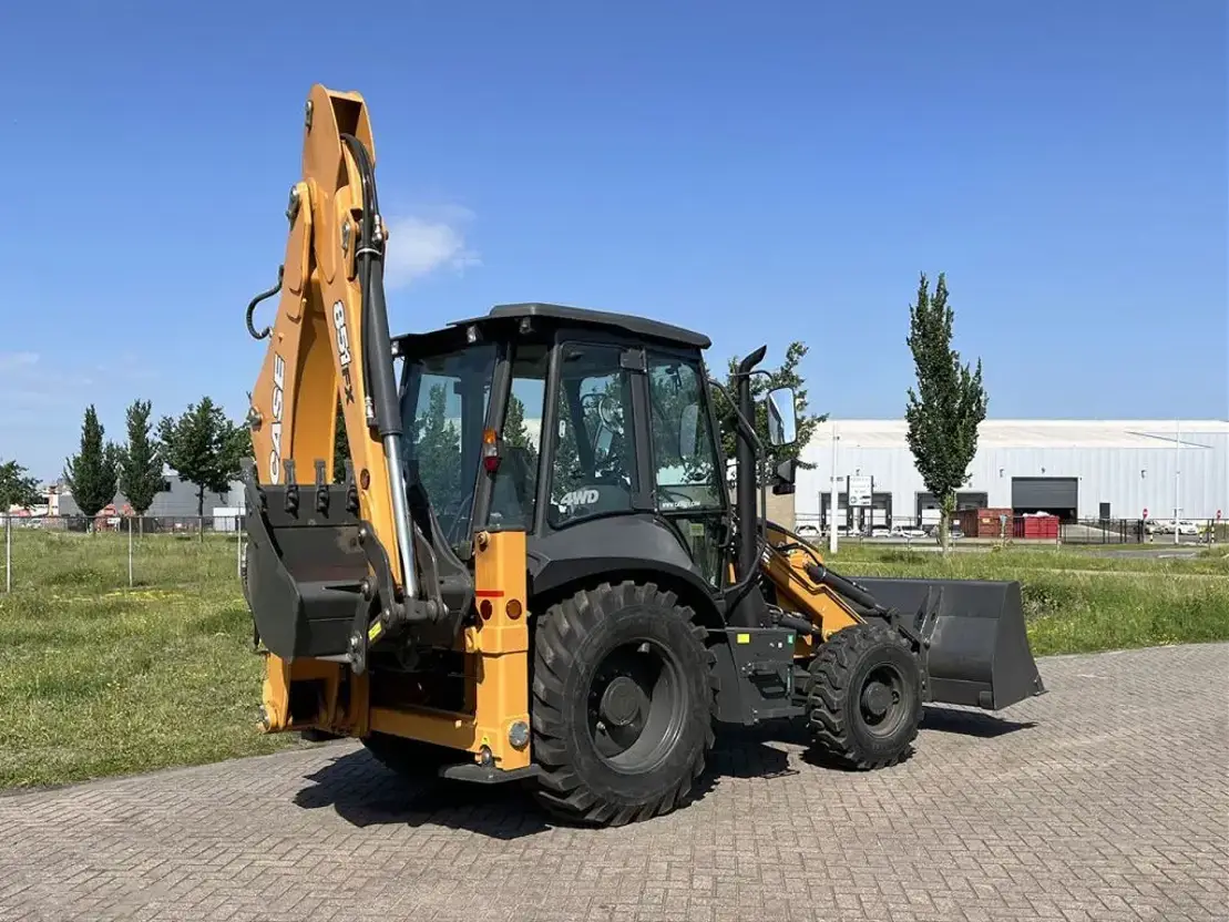 Tractopelle Case 851FX – Image 10