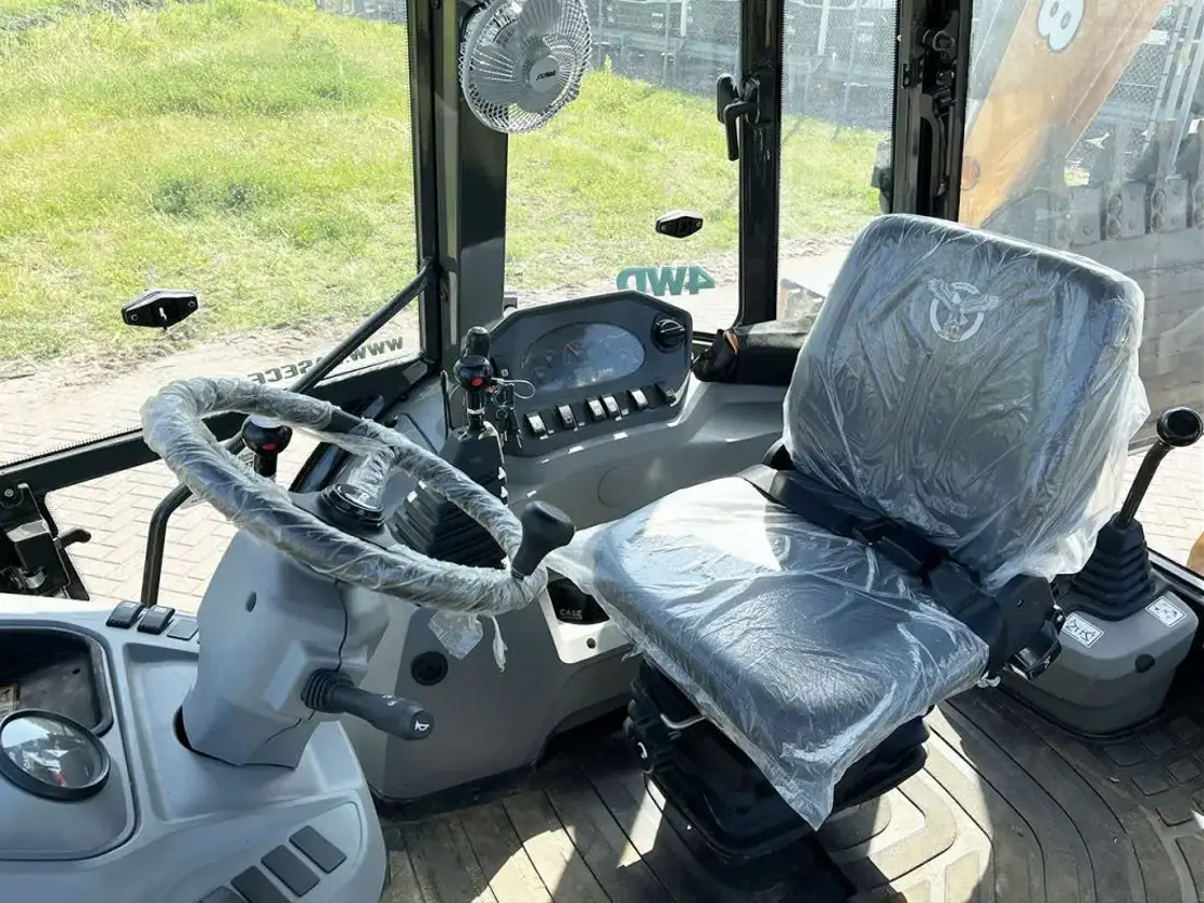 Tractopelle Case 851FX – Image 11